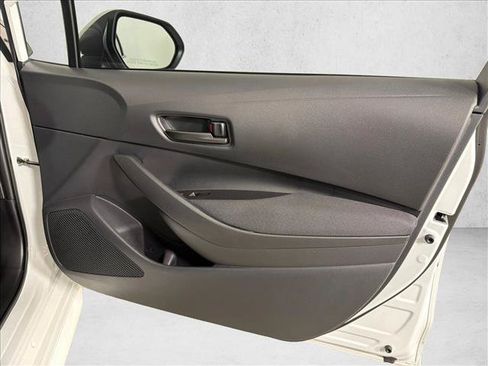 Used 2025 Toyota Corolla LE FWD image 12