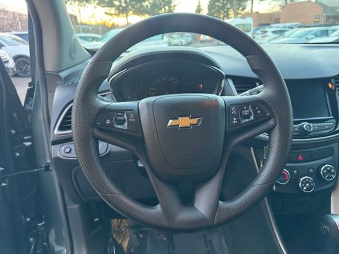 Used 2021 Chevrolet Trax LT image 31