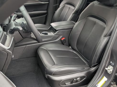 Used 2024 Jeep Grand Cherokee Limited w/ Black Appearance Package image 17