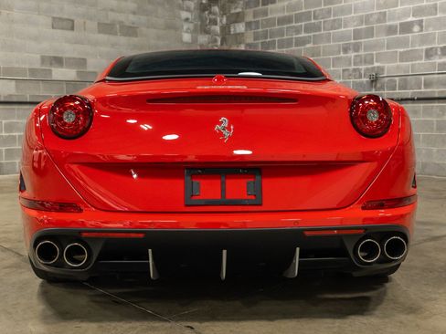 Used 2015 Ferrari California T RWD image 27