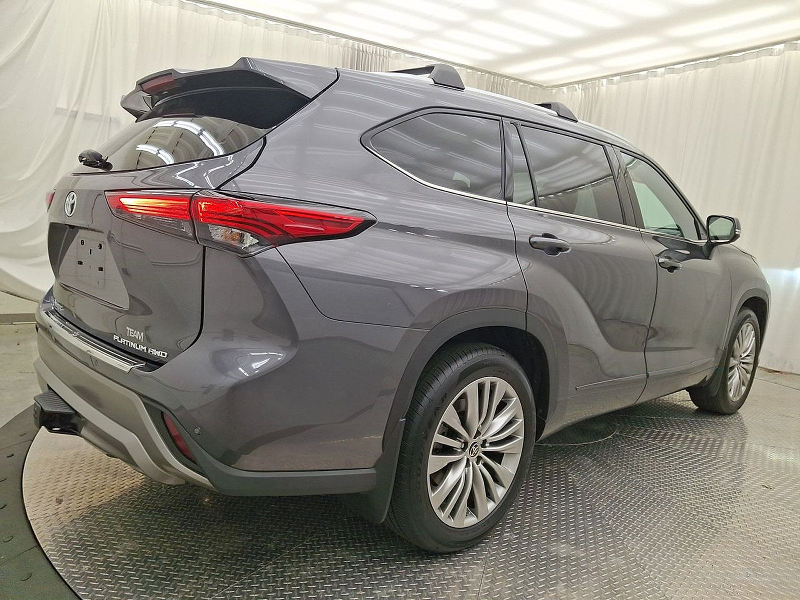 Used 2022 Toyota Highlander Platinum AWD/4WD image 28