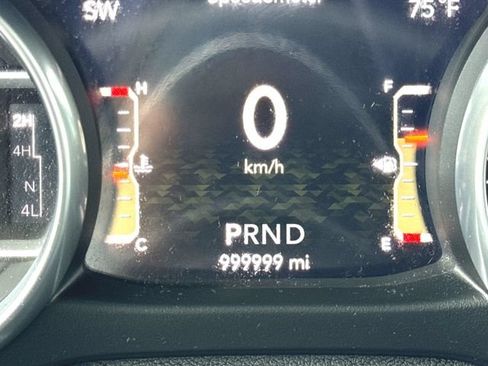Used 2018 Jeep Wrangler Unlimited Sahara AWD/4WD image 12