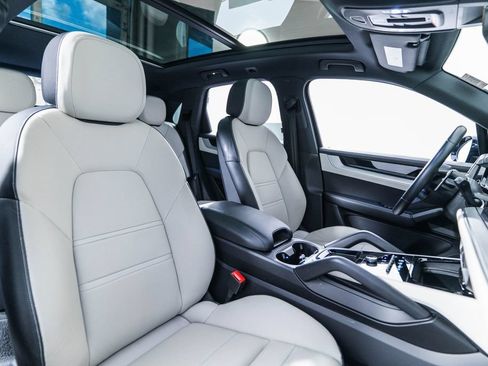 Certified 2024 Porsche Cayenne S AWD/4WD image 16