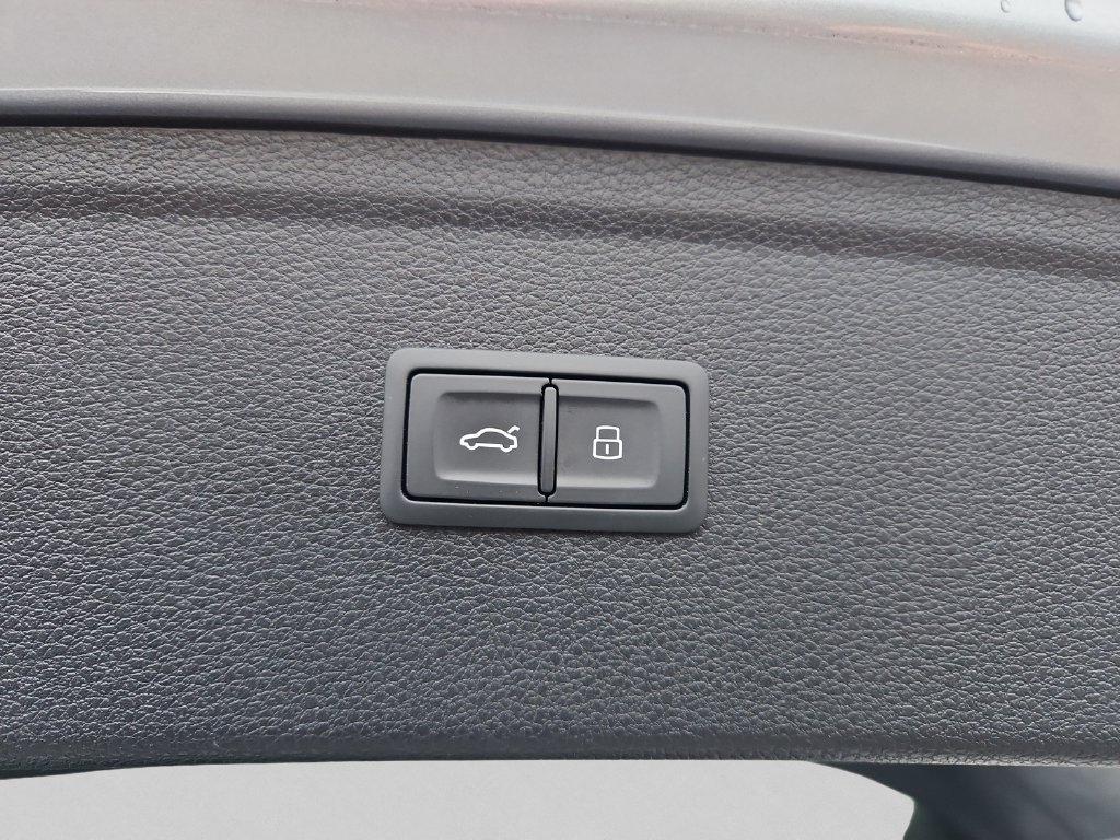 Used 2023 Audi Q5 e Premium Plus w/ Premium Plus Package AWD/4WD image 27
