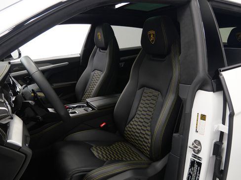 Used 2021 Lamborghini Urus image 24