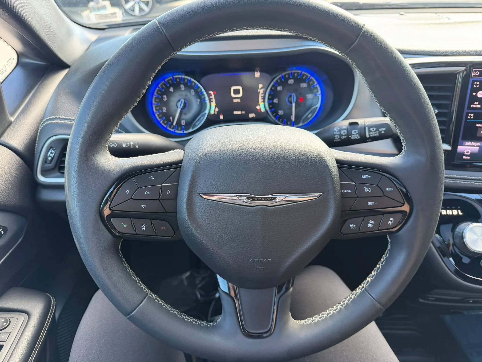Used 2022 Chrysler Pacifica Touring-L w/ Uconnect Theater Family Group AWD/4WD image 17