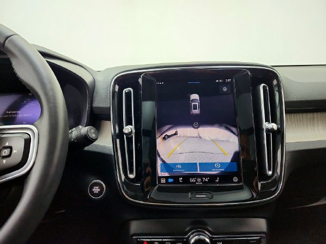 Used 2024 Volvo XC40 B5 Plus w/ Protection Package Premier AWD/4WD image 28