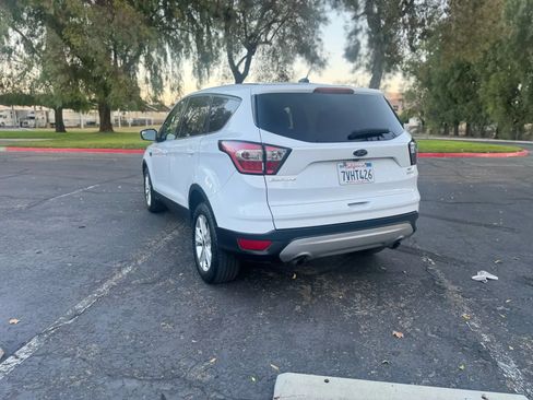 Used 2017 Ford Escape SE FWD image 19
