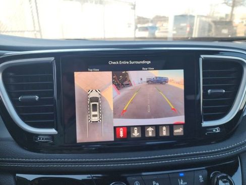 New 2026 Chrysler Pacifica Limited image 5