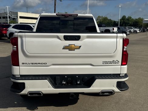Used 2024 Chevrolet Silverado 1500 High Country w/ Technology Package AWD/4WD image 12