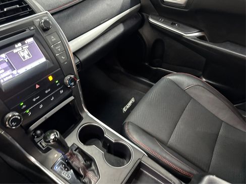 Used 2016 Toyota Camry SE FWD image 25