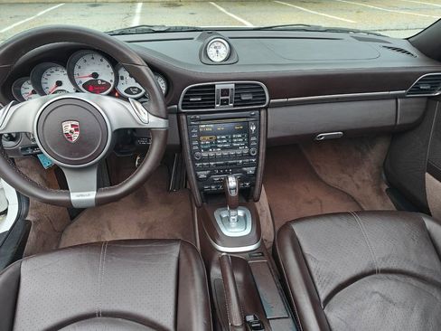 Used 2010 Porsche 911 Carrera 4S image 17