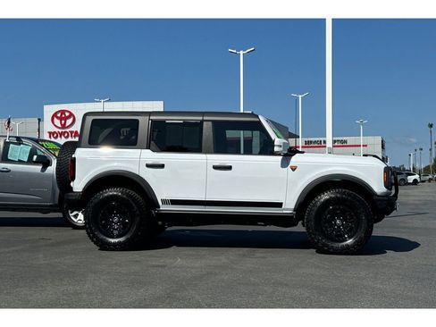 Used 2024 Ford Bronco Badlands image 3