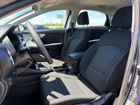 Used 2022 Kia Forte LXS image 11