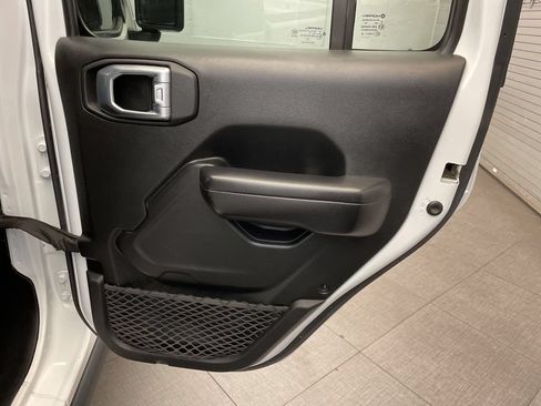 Used 2021 Jeep Gladiator Overland AWD/4WD image 27