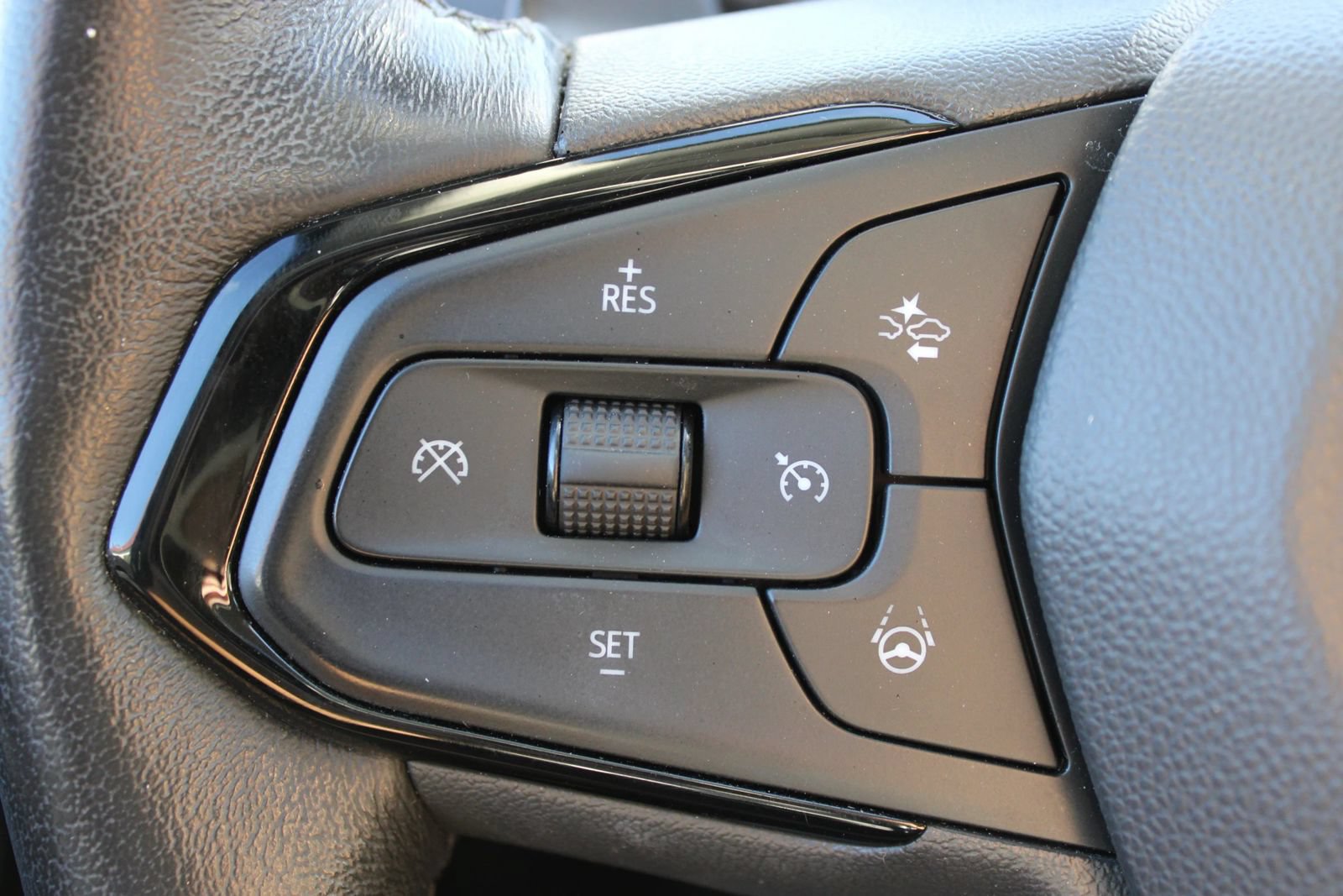 Used 2022 Chevrolet Bolt EUV Premier w/ Launch Edition FWD image 24