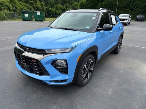 Used 2023 Chevrolet TrailBlazer RS w/ Sun and Liftgate Package FWD image 1