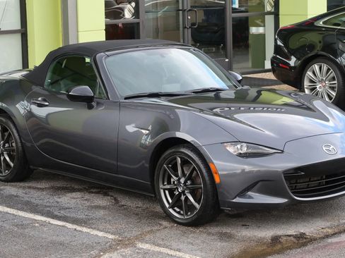 Used 2017 MAZDA MX-5 Miata Club image 5
