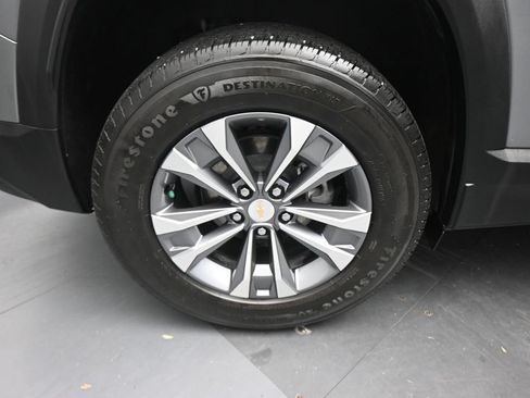 Used 2025 Chevrolet Equinox LT w/ Convenience Package II FWD image 23