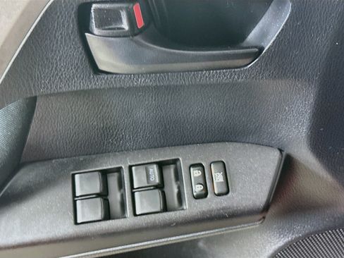 Used 2018 Toyota RAV4 LE FWD image 20