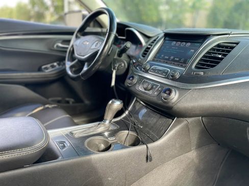 Used 2017 Chevrolet Impala LT FWD image 21