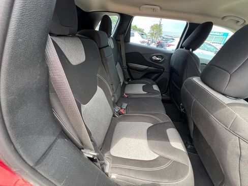 Used 2014 Jeep Cherokee Sport AWD/4WD image 22