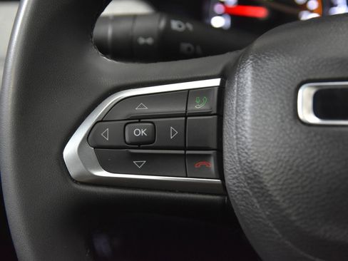 Used 2024 Jeep Compass Latitude AWD/4WD image 19