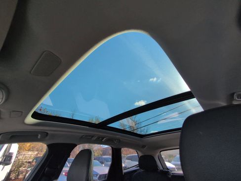 Used 2025 Volvo XC60 B5 Plus image 2