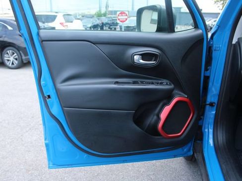 Used 2015 Jeep Renegade Trailhawk w/ Premium Leather Group AWD/4WD image 10
