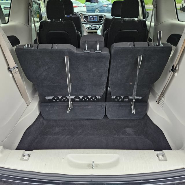 Used 2022 Chrysler Voyager LX FWD image 37