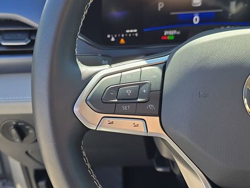 Used 2024 Volkswagen Taos SE image 31