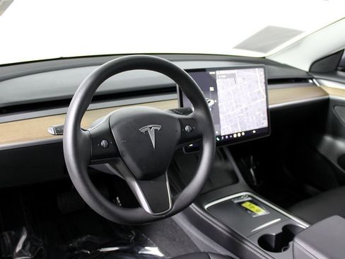 Used 2023 Tesla Model 3 Standard Range image 6