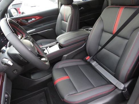 New 2026 Chevrolet Traverse RS w/ LPO, Floor Liner Package image 17