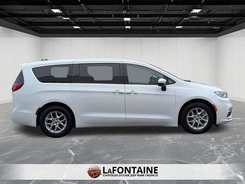 Certified 2023 Chrysler Pacifica Touring-L image 6