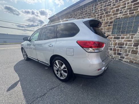 Used 2015 Nissan Pathfinder Platinum w/ Cargo Package FWD image 4