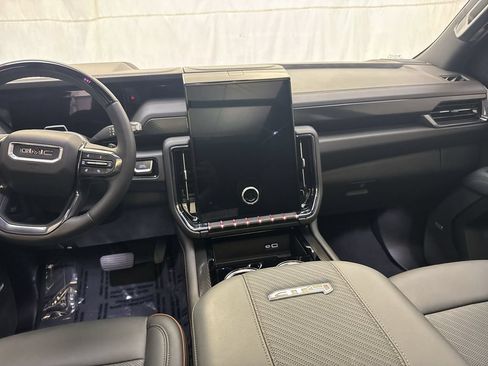 Used 2024 GMC Yukon XL Denali Ultimate AWD/4WD image 15