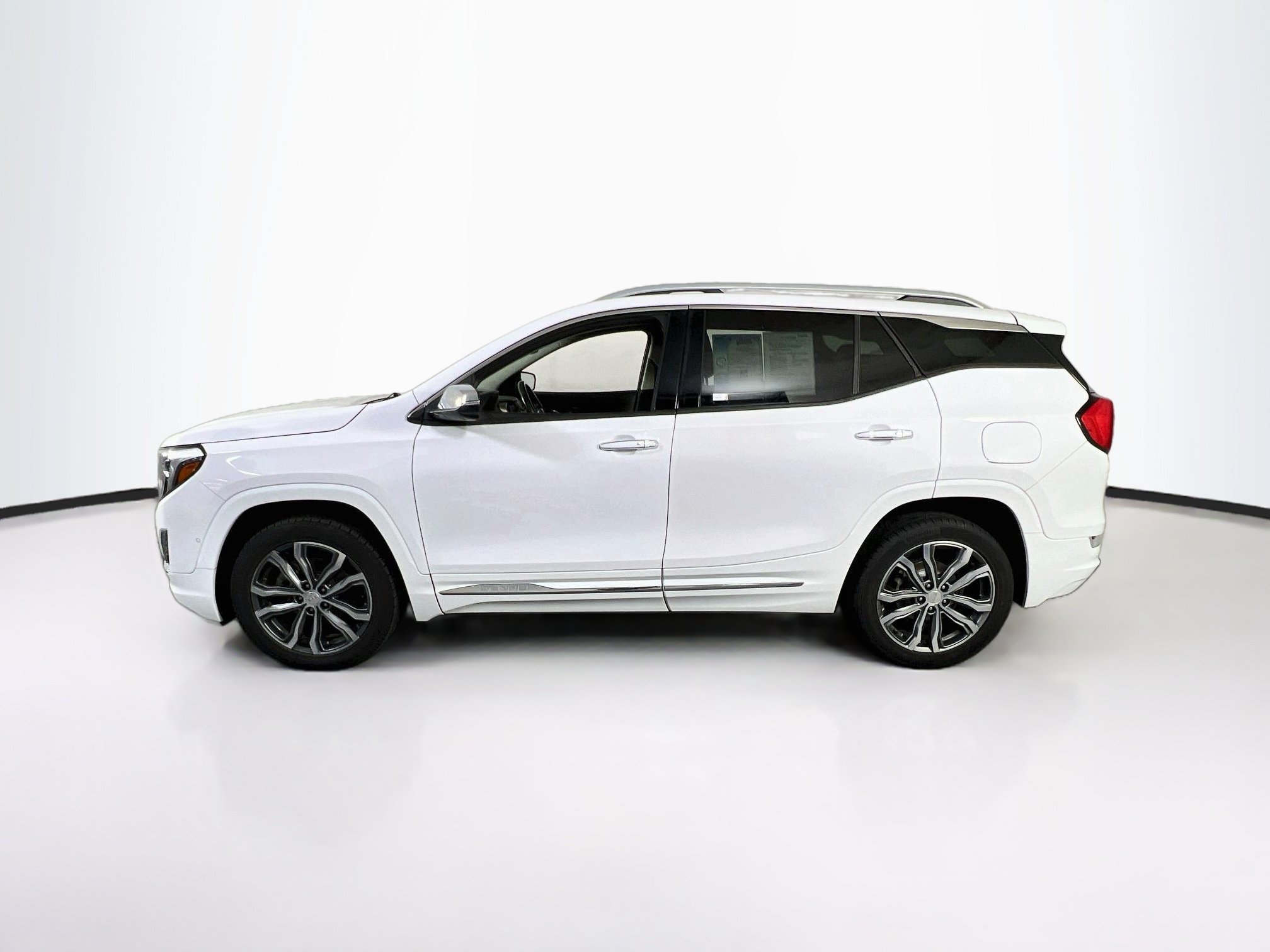 Used 2018 GMC Terrain Denali w/ Advanced Safety Package AWD/4WD image 8