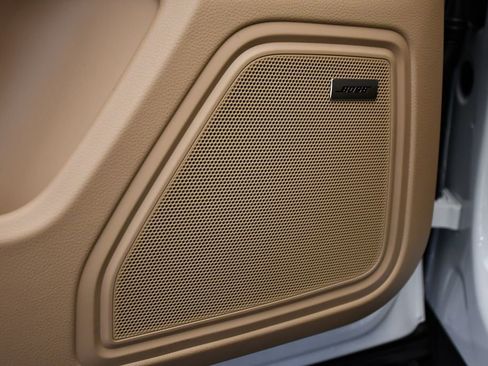 Certified 2025 Porsche Macan Turbo AWD/4WD image 38