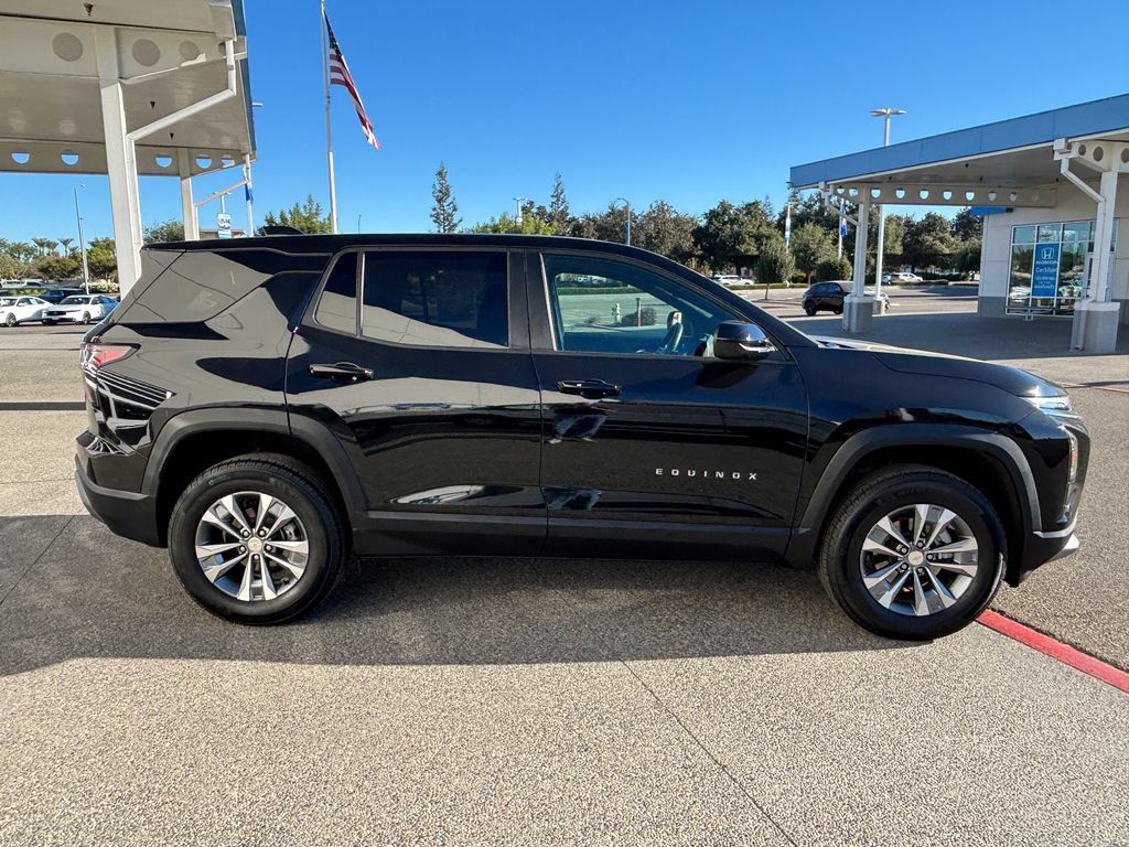Used 2026 Chevrolet Equinox LT AWD/4WD image 4