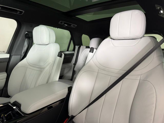 New 2026 Land Rover Range Rover Sport SE AWD/4WD image 15