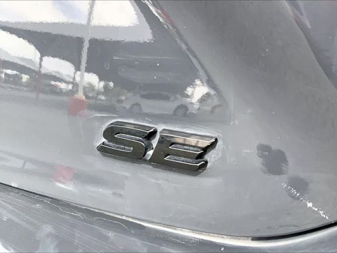 Used 2025 Toyota Camry SE FWD image 9