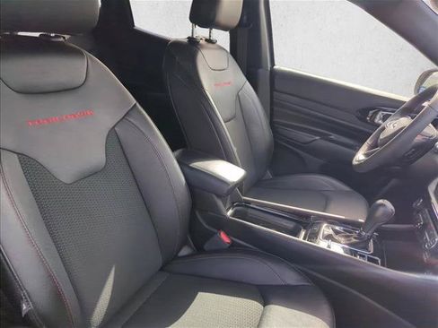 Used 2024 Jeep Compass Trailhawk AWD/4WD image 28