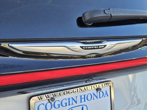 Used 2023 Chrysler Pacifica Touring-L image 33