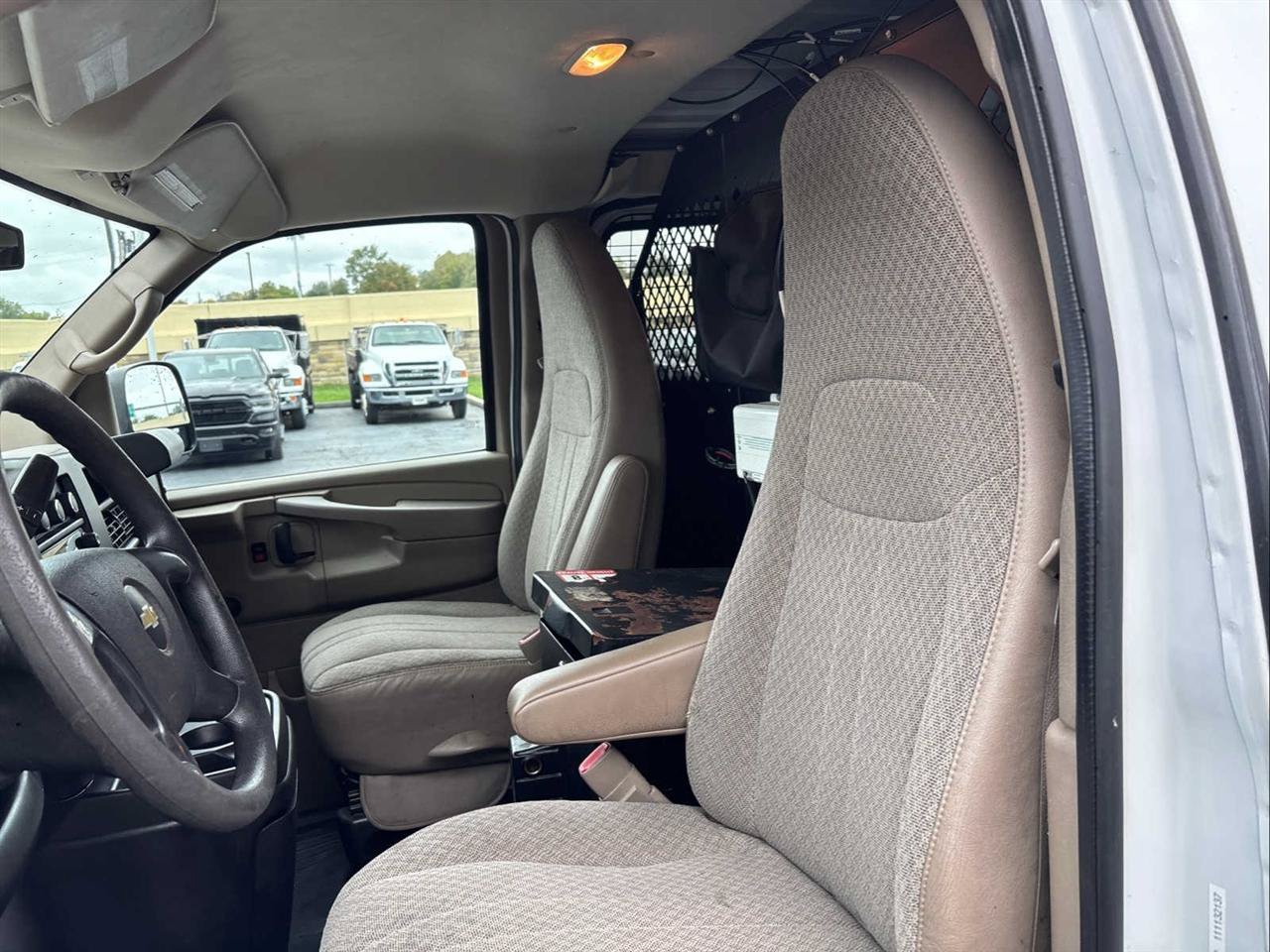 Used 2011 Chevrolet Express 2500 RWD image 15