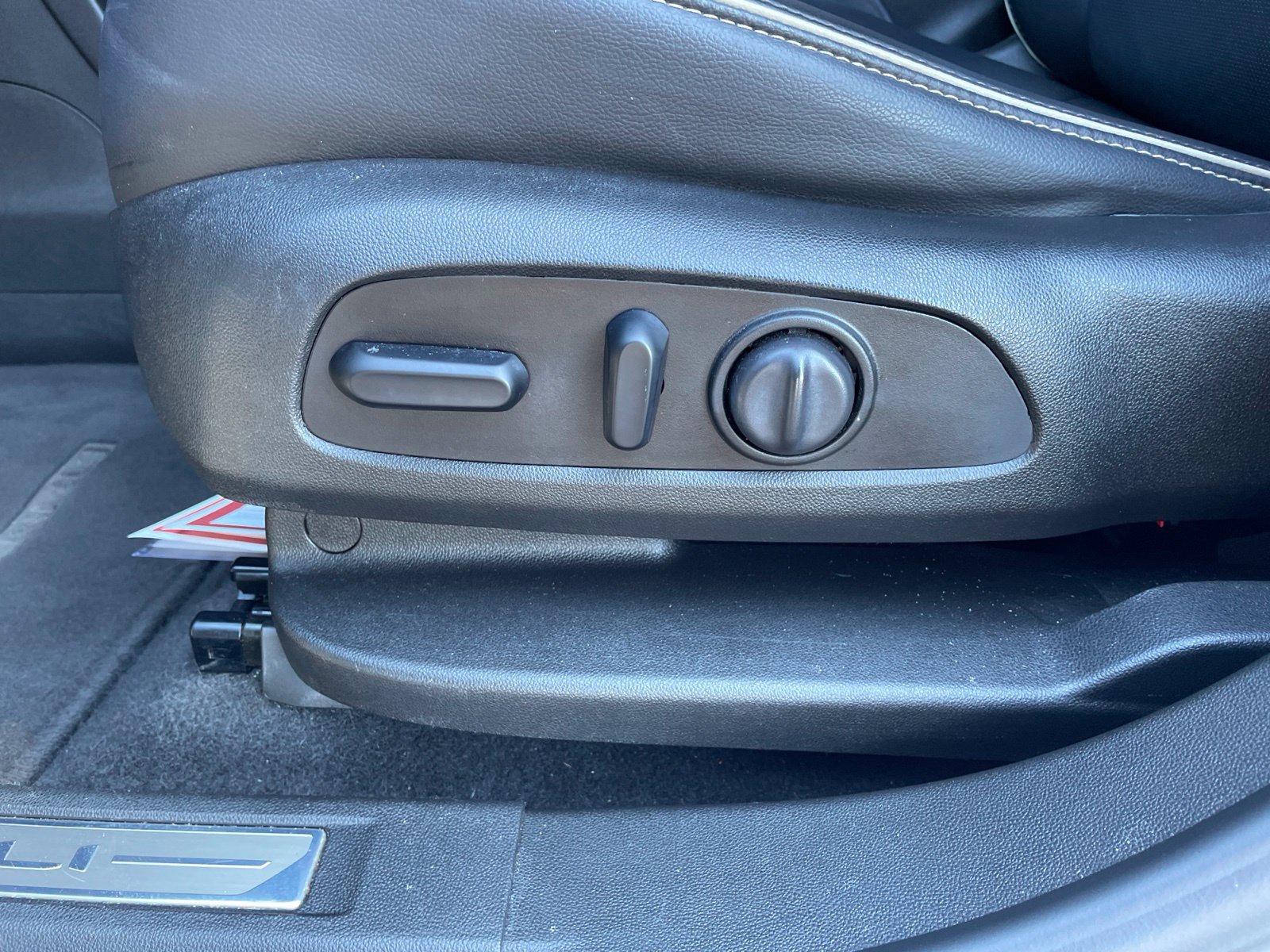 Used 2021 GMC Acadia Denali w/ Denali Technology Package FWD image 19