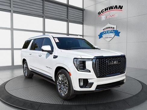 Used 2023 GMC Yukon XL Denali Ultimate AWD/4WD image 2