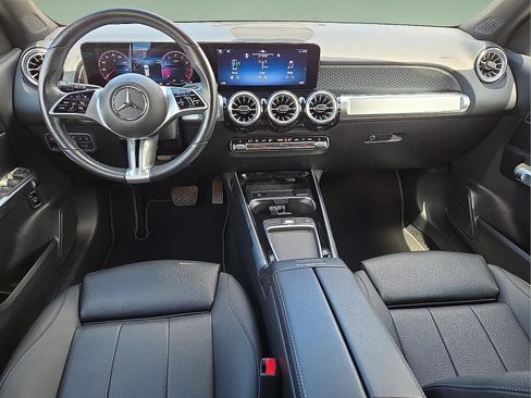 Used 2025 Mercedes-Benz GLB 250 4MATIC image 11
