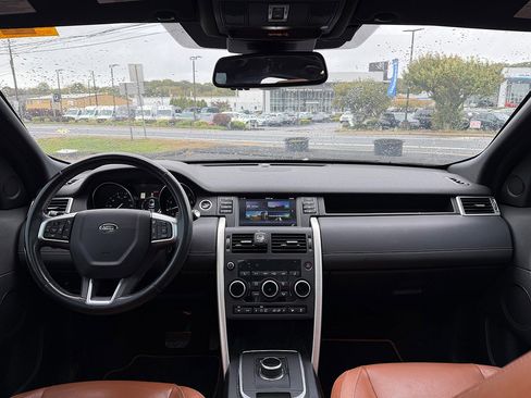 Used 2017 Land Rover Discovery Sport HSE Luxury image 13