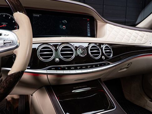 Used 2018 Mercedes-Benz Maybach S 560 4MATIC image 40