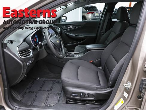 Used 2025 Chevrolet Malibu LT FWD image 14